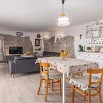 Nyaraló In With House Sea View