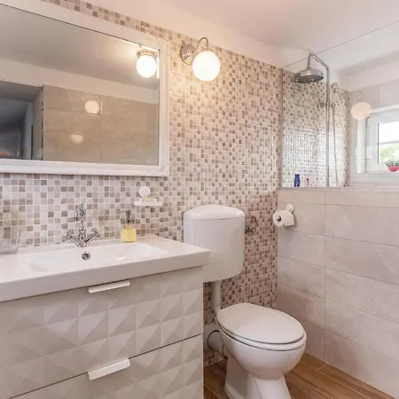 In With House Sea View Nyaraló Cres