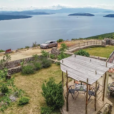 Cozy Home In Cres With House A Panoramic View Cres