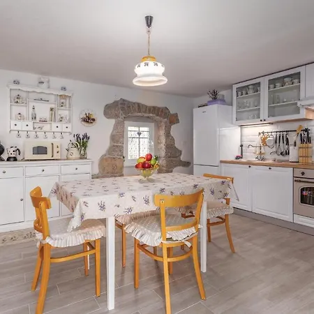 Cozy Home In Cres With House A Panoramic View Cres