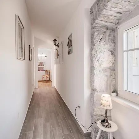 Nyaraló In With House Sea View *