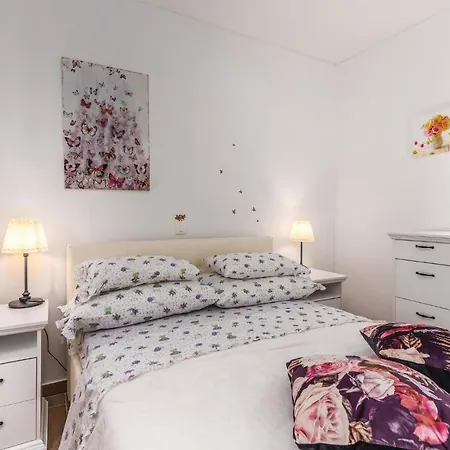 In With House Sea View Nyaraló