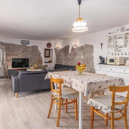 Nyaraló In With House Sea View