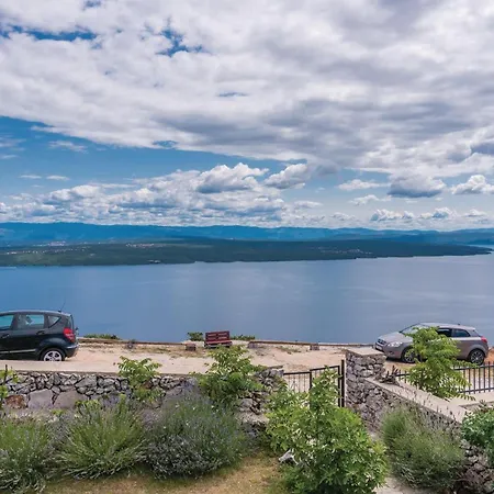 In With House Sea View Cres