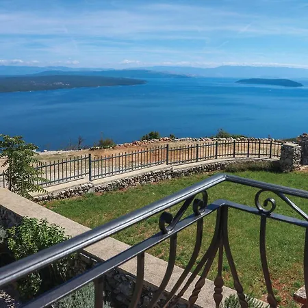 Cozy Home In Cres With House A Panoramic View Cres