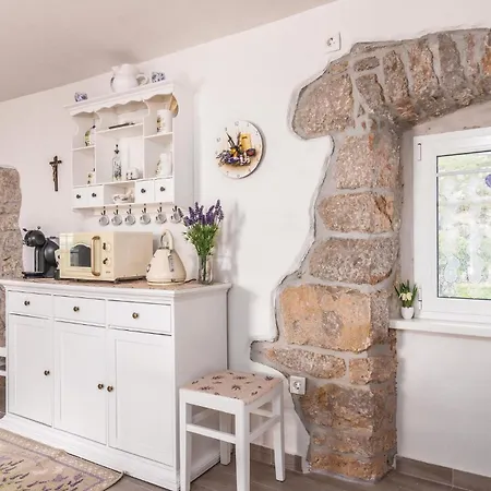 Nyaraló In With House Sea View