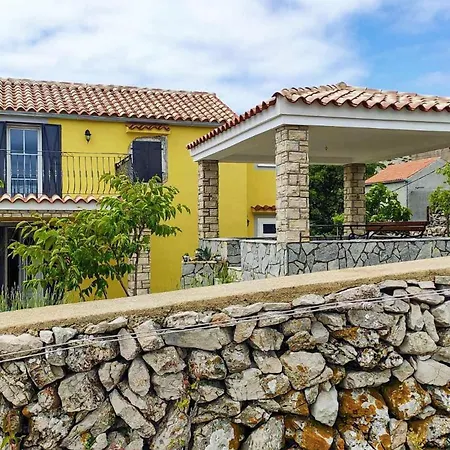 Cozy Home In Cres With House A Panoramic View
