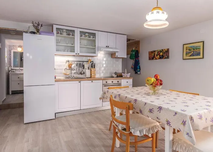 Holiday home In With House Sea View