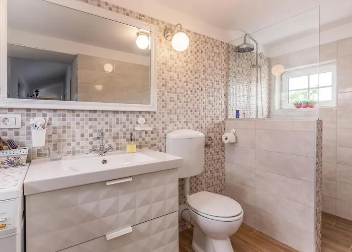 In With House Sea View Holiday home Cres