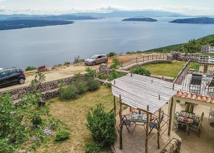 In With House Sea View Cres