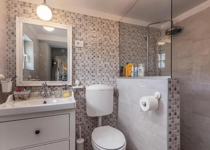 In With House Sea View Holiday home Cres