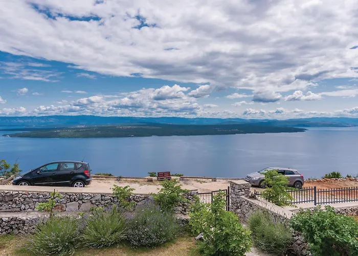 In With House Sea View Cres