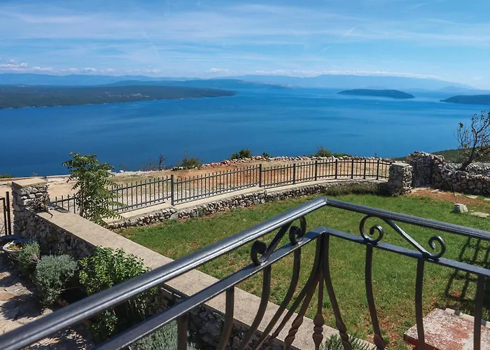 In With House Sea View Cres